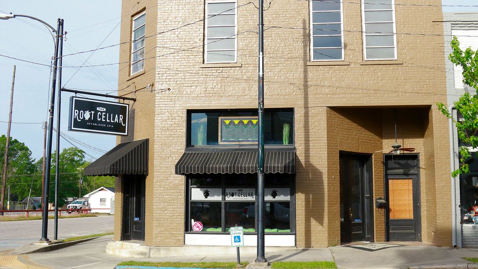 Front view of a Southern restaurant in Lexington.